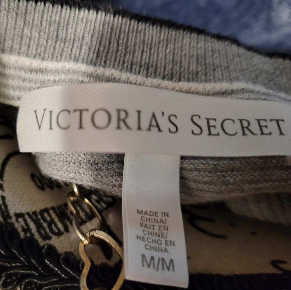 VICTORIA SECRET SWEATER - Picture 4 of 4